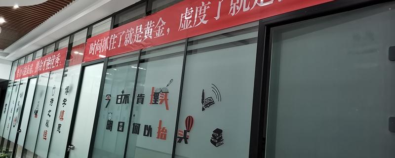 【品一高考學(xué)?！? /></p>
<p><a class=