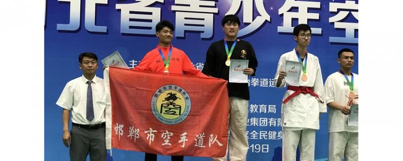 初中生空手道培訓(xùn)班多少錢(qián)一節(jié)課多少錢(qián)