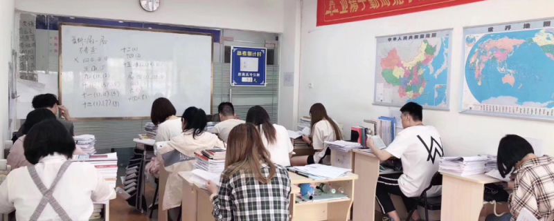 高三學(xué)生補(bǔ)課花15萬兩次模擬考試均拿第一卻遭到同學(xué)的嘲笑