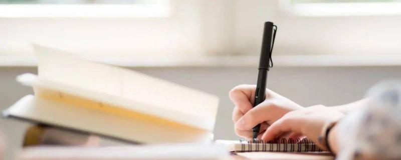 個(gè)25歲的考生選擇復(fù)讀參加高考