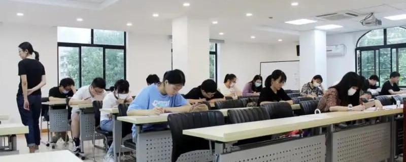 《招生工作人員執(zhí)行回避的規(guī)定》《關(guān)于嚴(yán)禁舉辦考前輔導(dǎo)班和輔導(dǎo)活動(dòng)