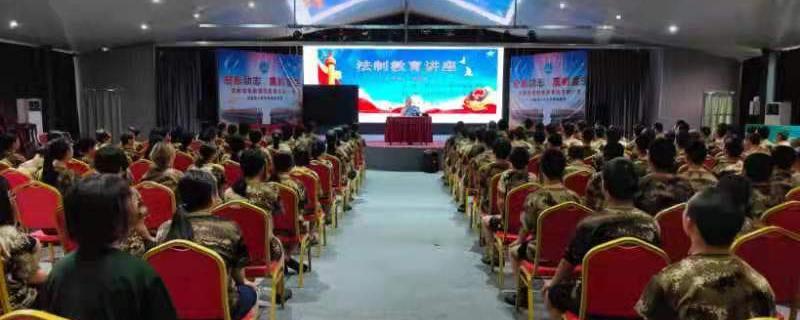 正苗啟德學(xué)校設(shè)立了專業(yè)的文化輔導(dǎo)課程和文化教師團(tuán)隊(duì)