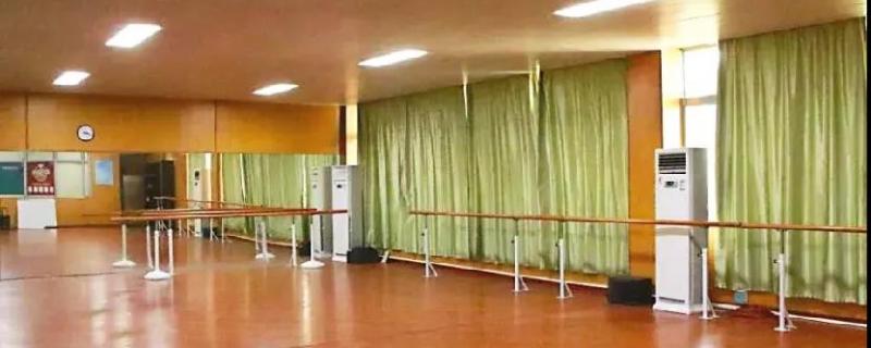 藝考問答廣州蒙太奇高三播音藝考生培訓(xùn)課程學(xué)費(fèi) 形體房辦學(xué)特色1