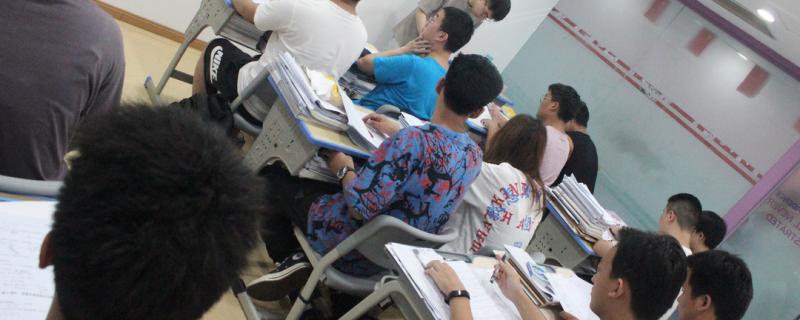 合理安排時間每天合理安排時間藝考生確實復(fù)習(xí)文化課的時間不夠多